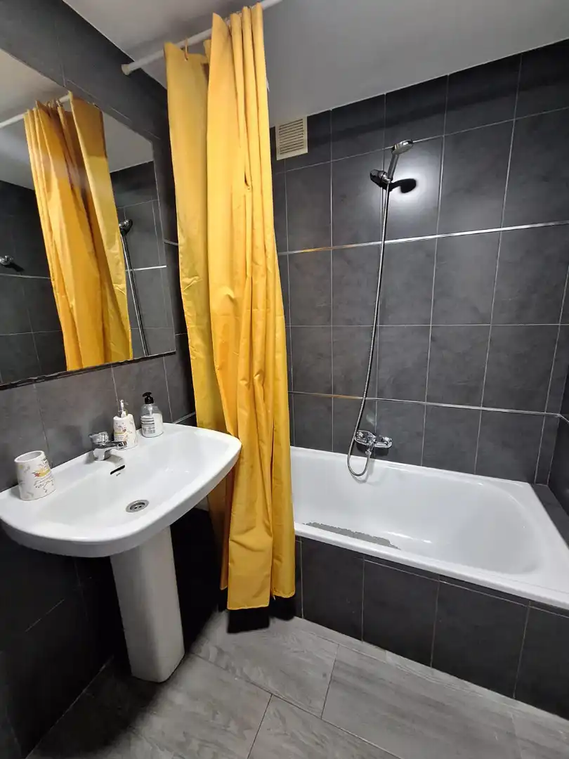 Badezimmer von Wohnung zur Miete in La Línea de la Concepción mit Terrasse, Möbliert und Ofen