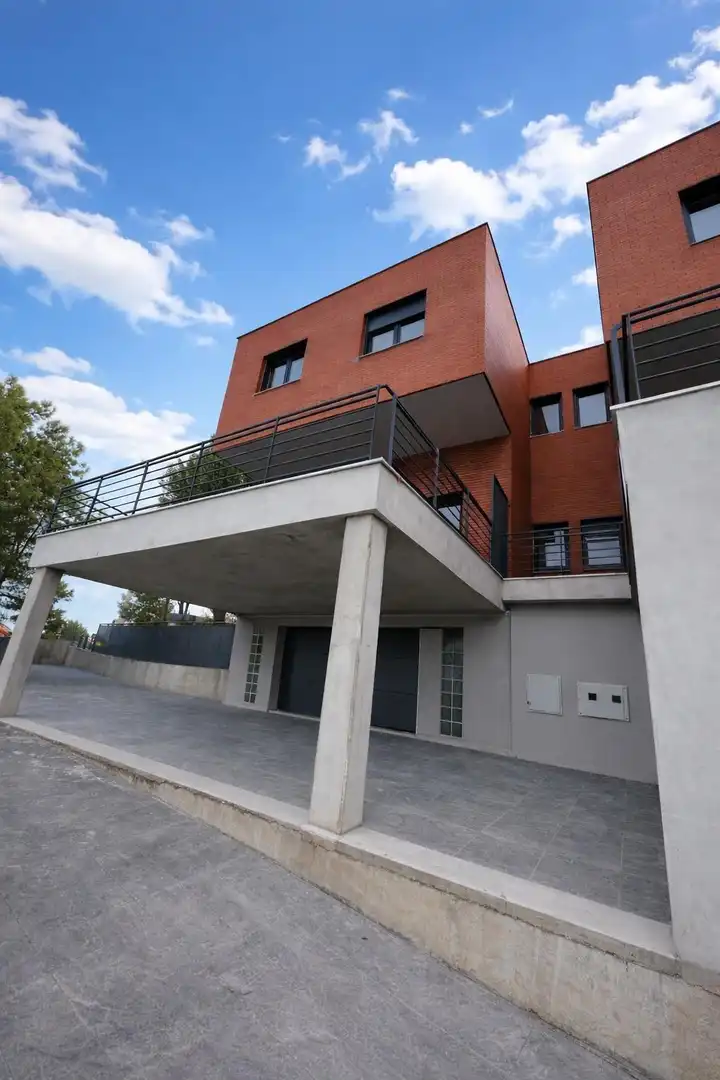 Vista exterior de Casa o xalet en venda en Cuarte de Huerva amb Aire condicionat, Calefacció i Jardí privat