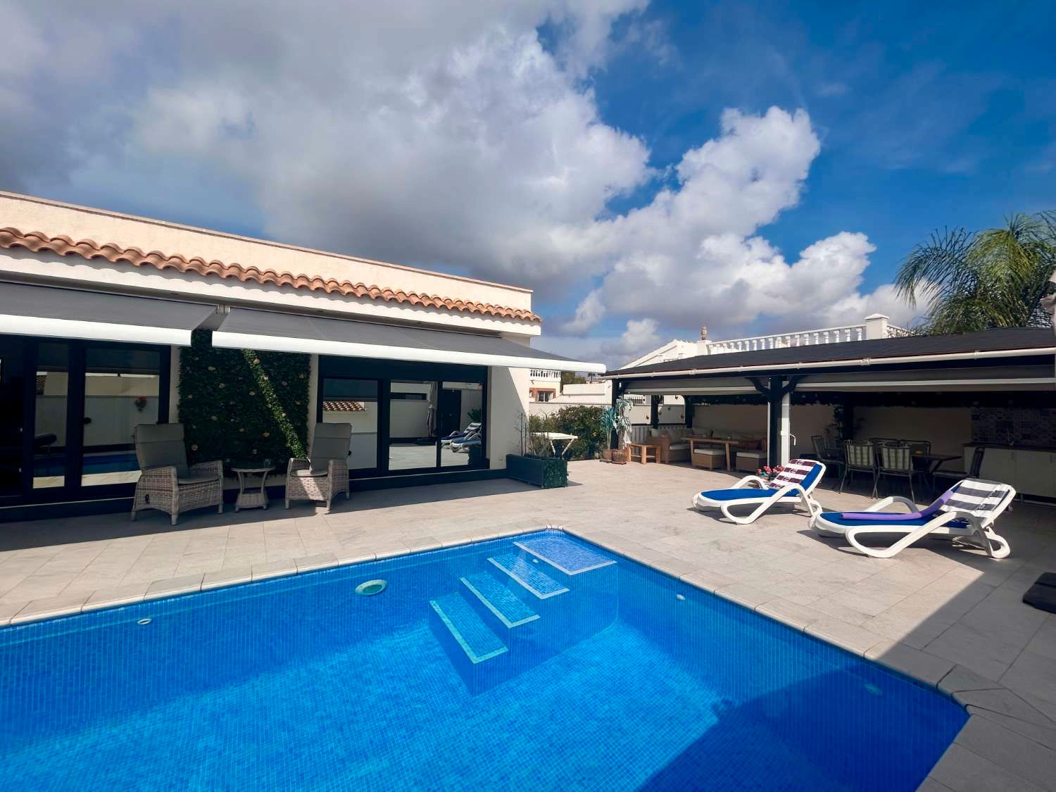 Piscina de Casa o xalet en venda en Orihuela amb Aire condicionat, Calefacció i Piscina