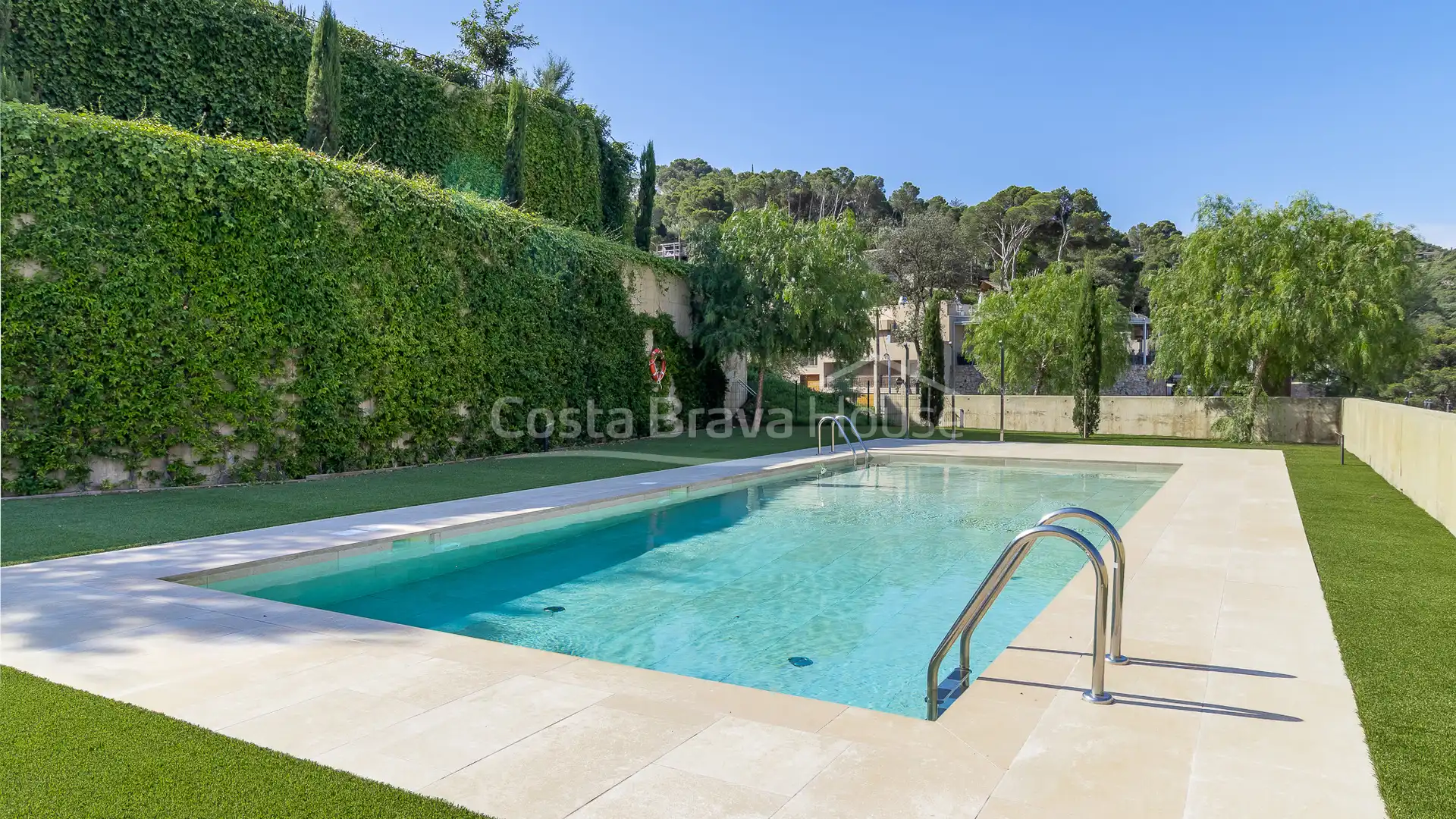 Piscina de Apartamento en venta en Begur con Aire acondicionado, Calefacción y Jardín privado