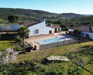 Vista exterior de Casa o xalet en venda en San Vicente de Alcántara amb Calefacció, Jardí privat i Terrassa