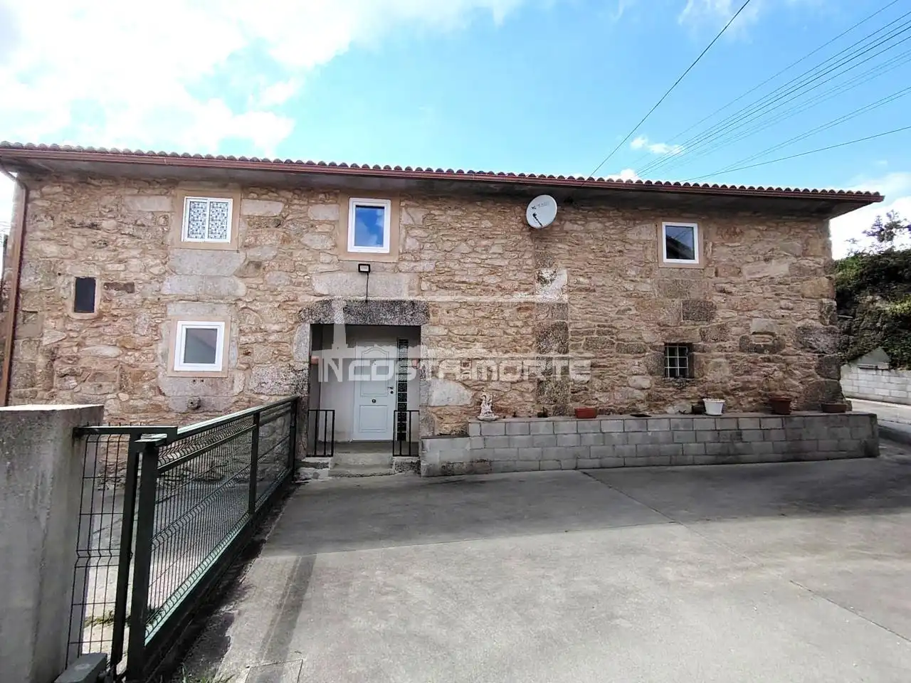 Exterior view of Houses for sale in Santa Comba  with Heating and Private garden