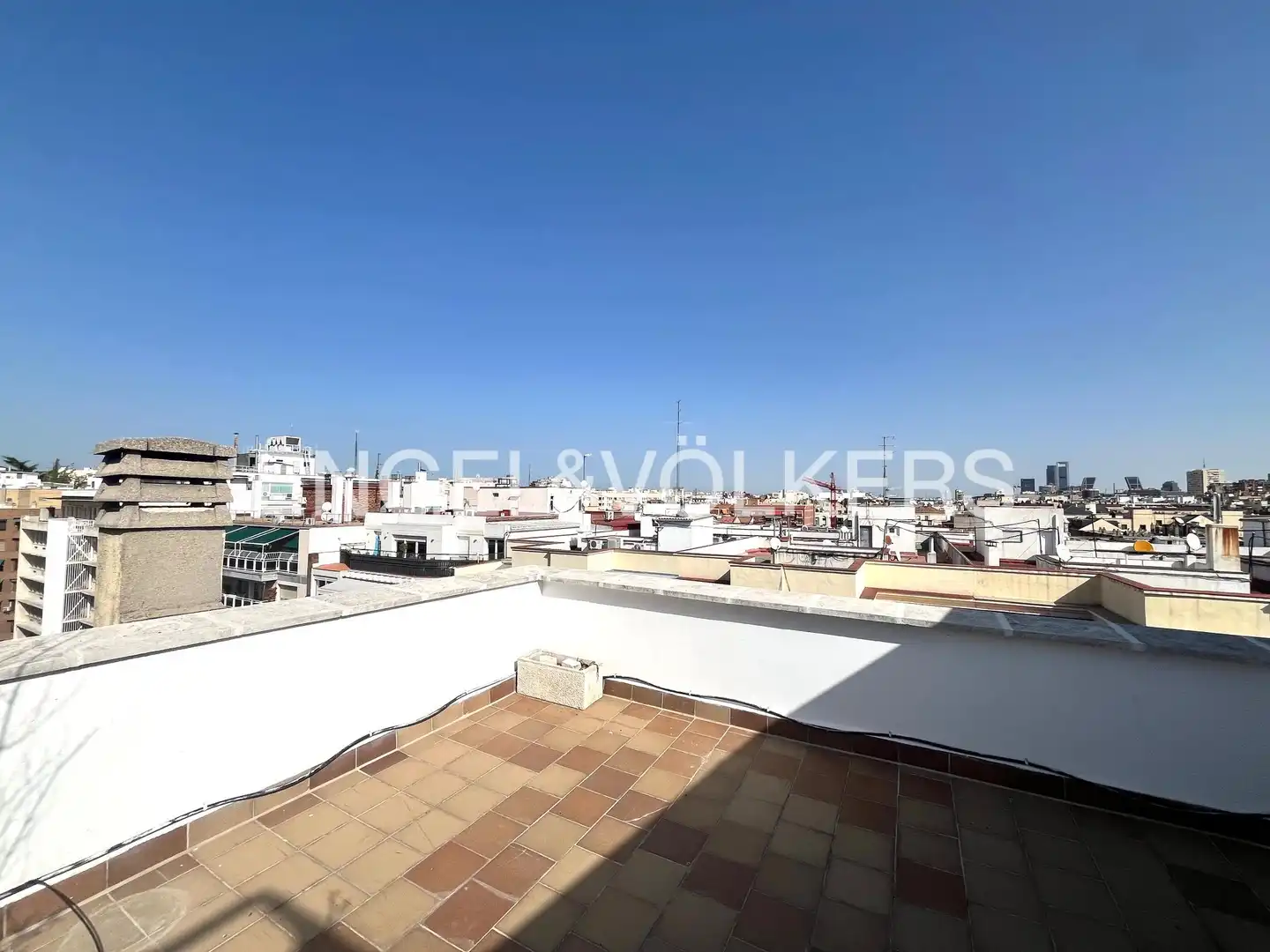 Vista exterior de Àtic de lloguer en Madrid amb Aire condicionat, Calefacció i Terrassa