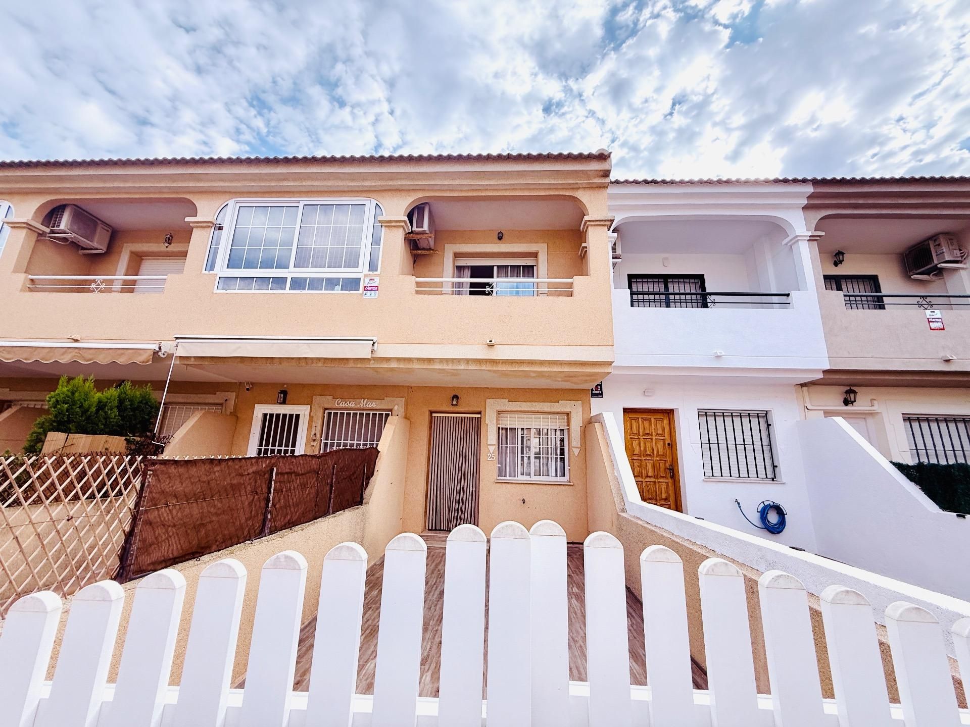 Exterior view of House or chalet for sale in Pilar de la Horadada  with Air Conditioner and Balcony