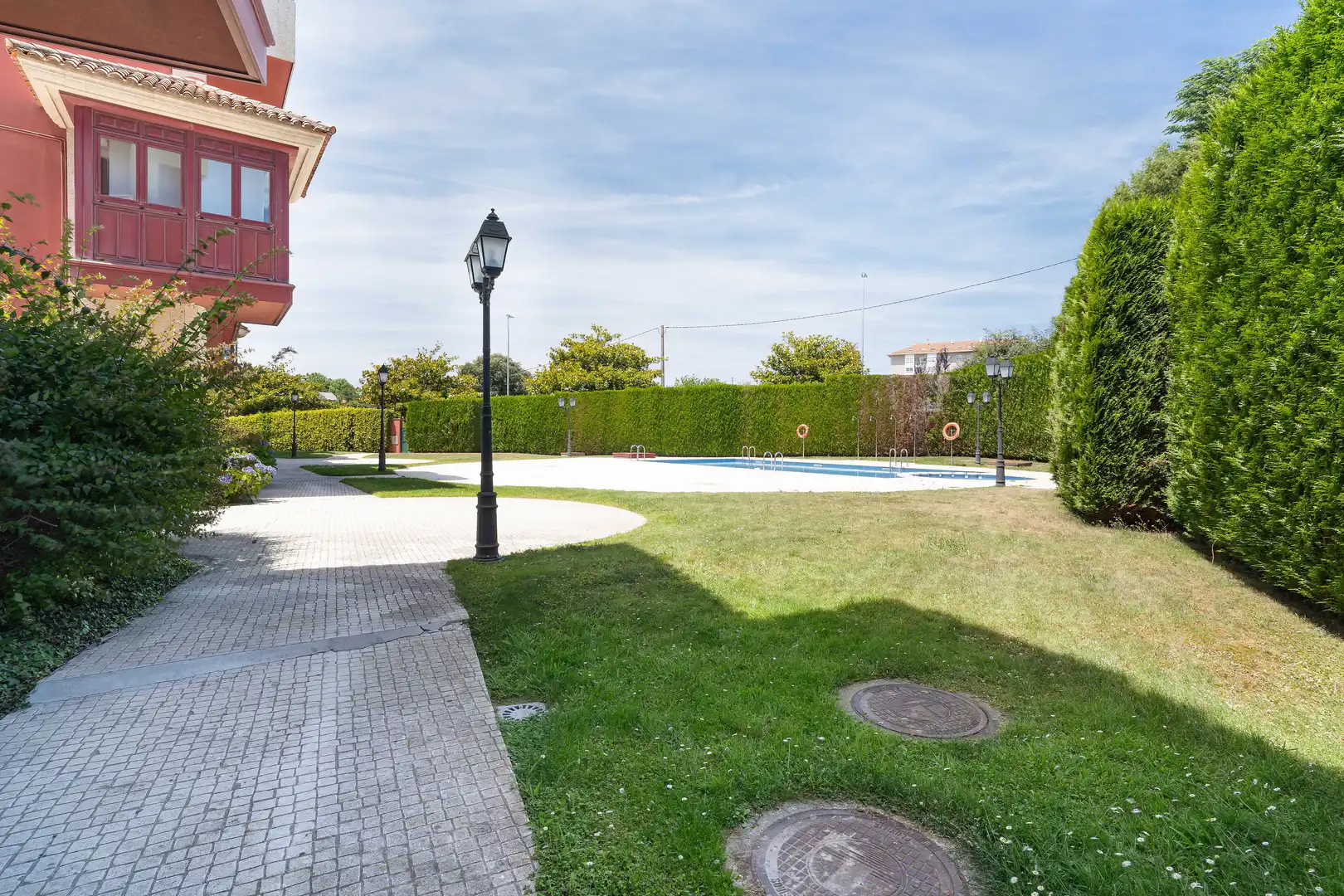 Piscina de Dúplex en venta en Oleiros con Calefacción, Trastero y Piscina