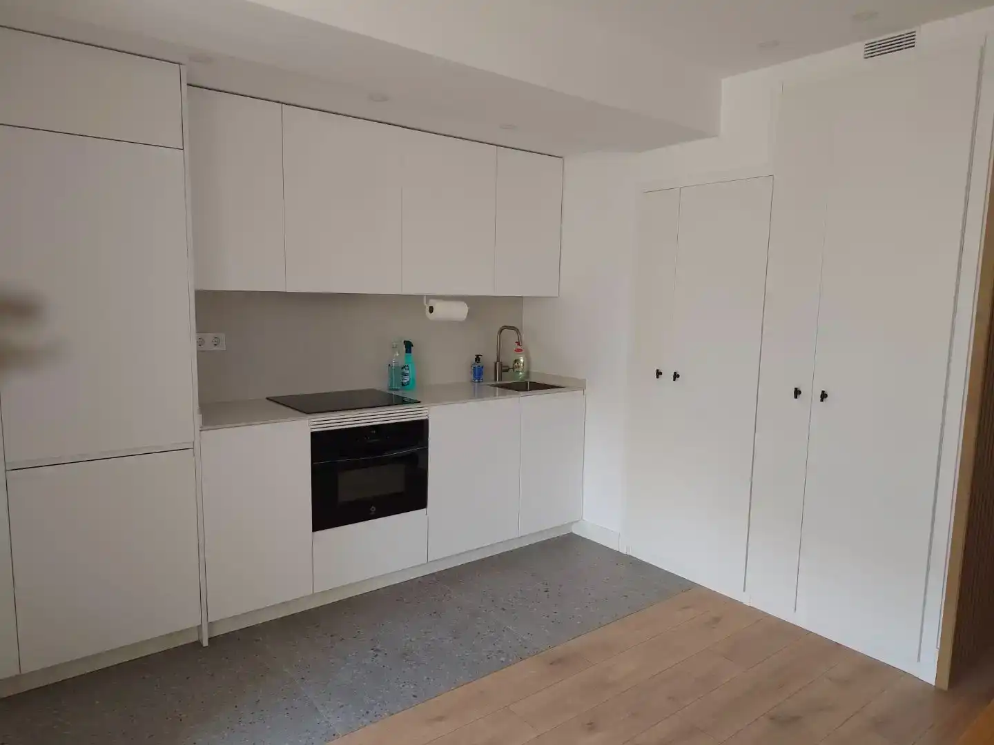 Küche von Wohnung zur Miete in Madrid mit Klimaanlage, Abstellraum und Möbliert