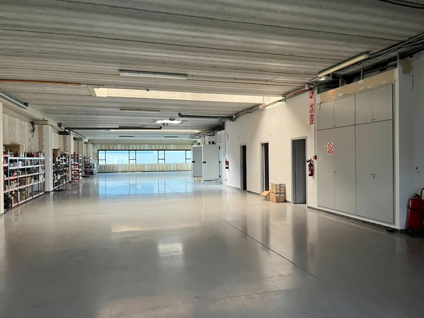 Fabrikhallen zur Miete in El Prat de Llobregat mit Alarm