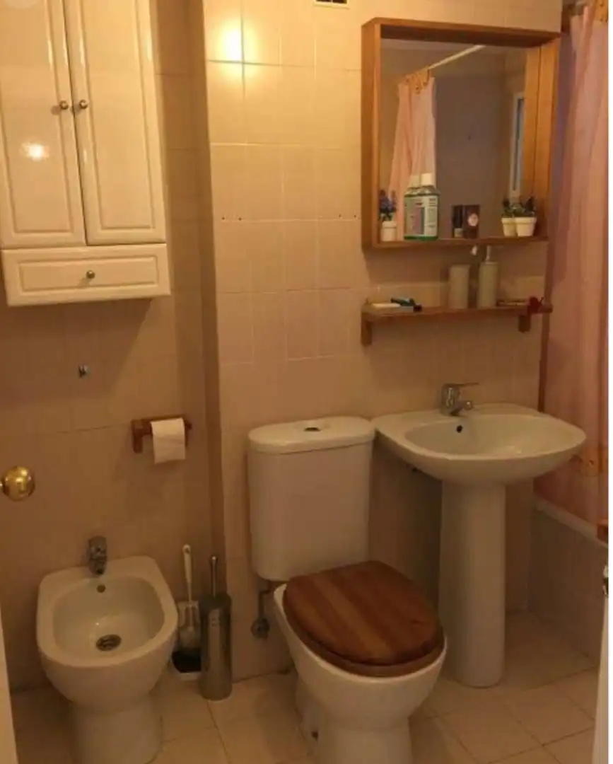 Bathroom of Flat for rent in Santiago de Compostela   with Furnished