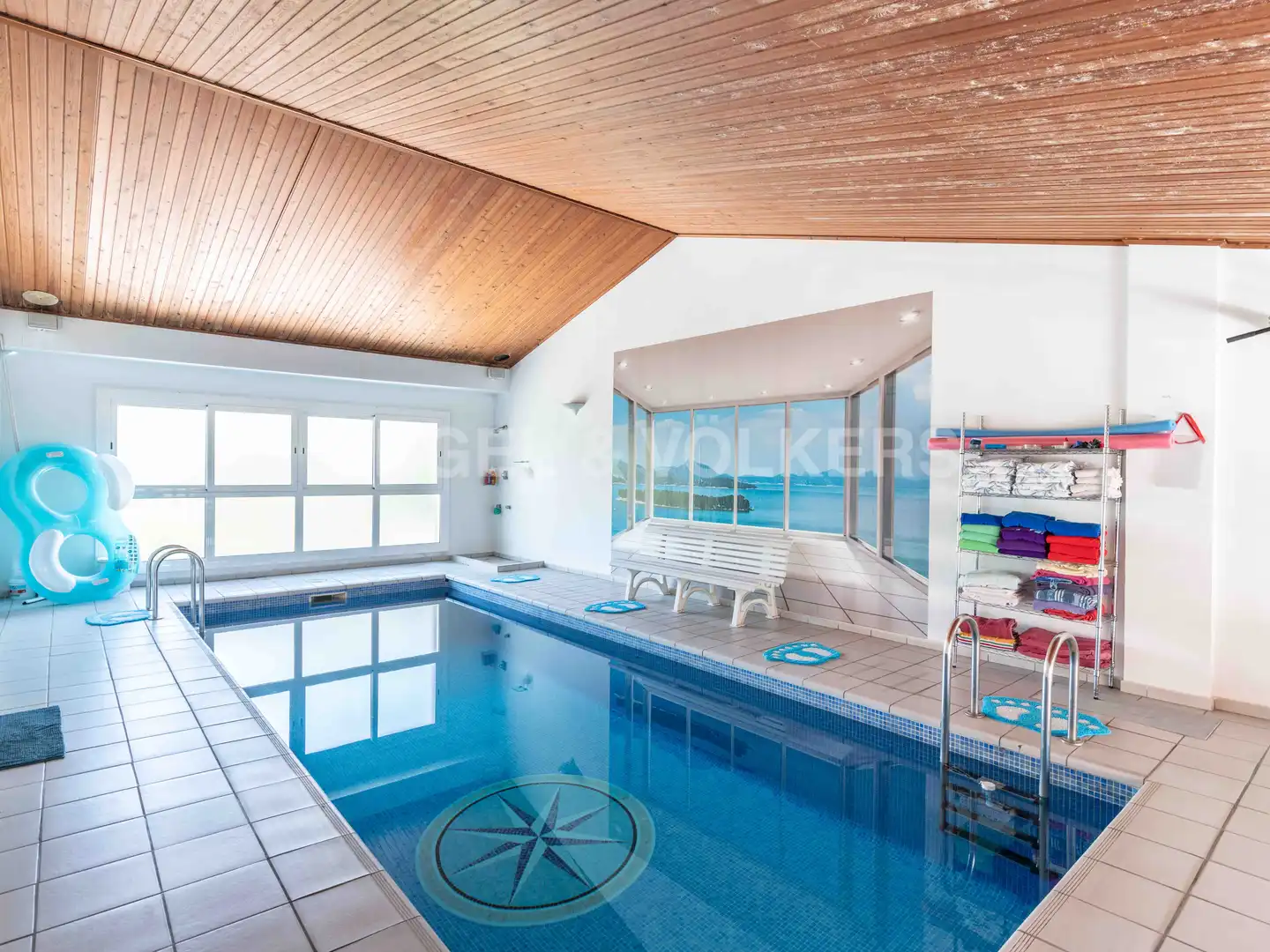 Schwimmbecken von Haus oder Chalet zum Verkauf in Pineda de Mar mit Klimaanlage, Heizung und Privatgarten