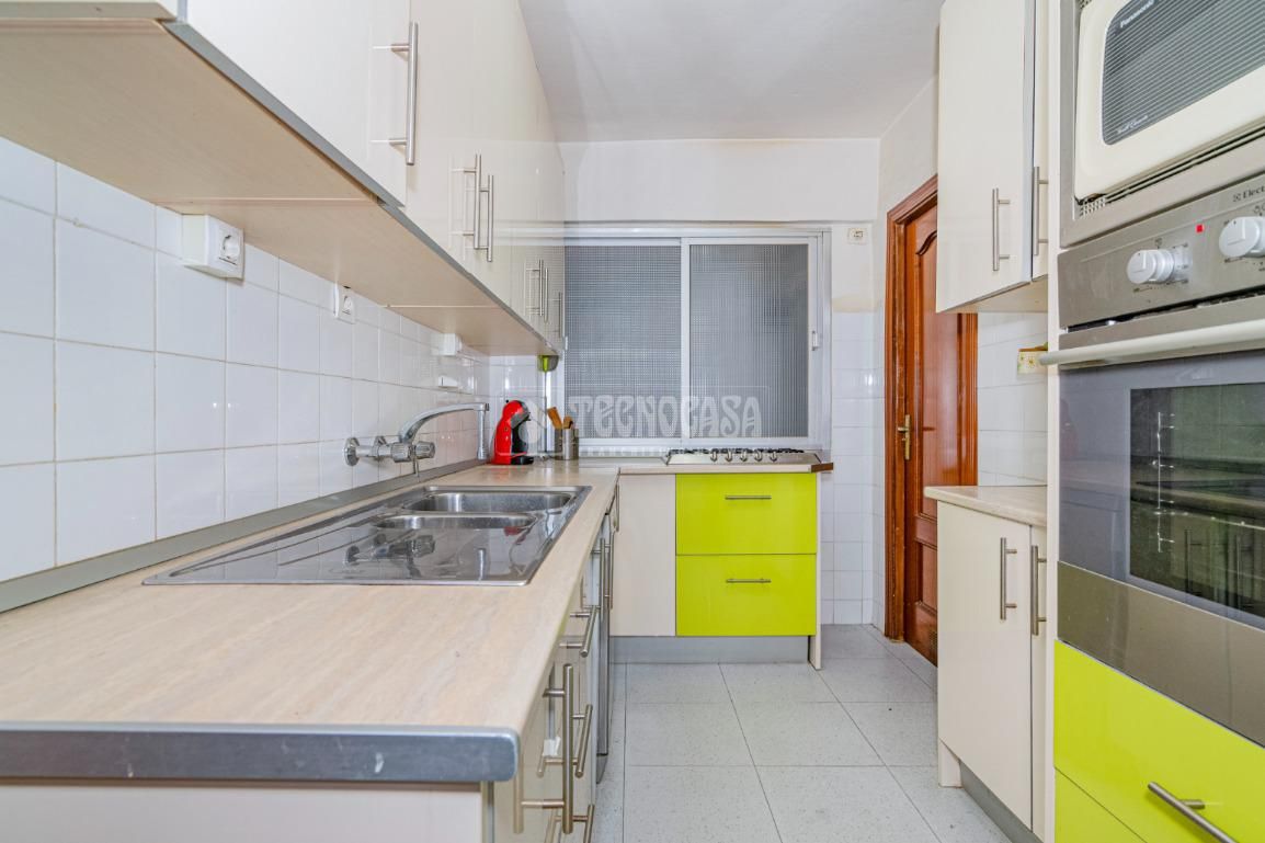 Cocina de Piso en venta en  Granada Capital con Aire acondicionado y Terraza