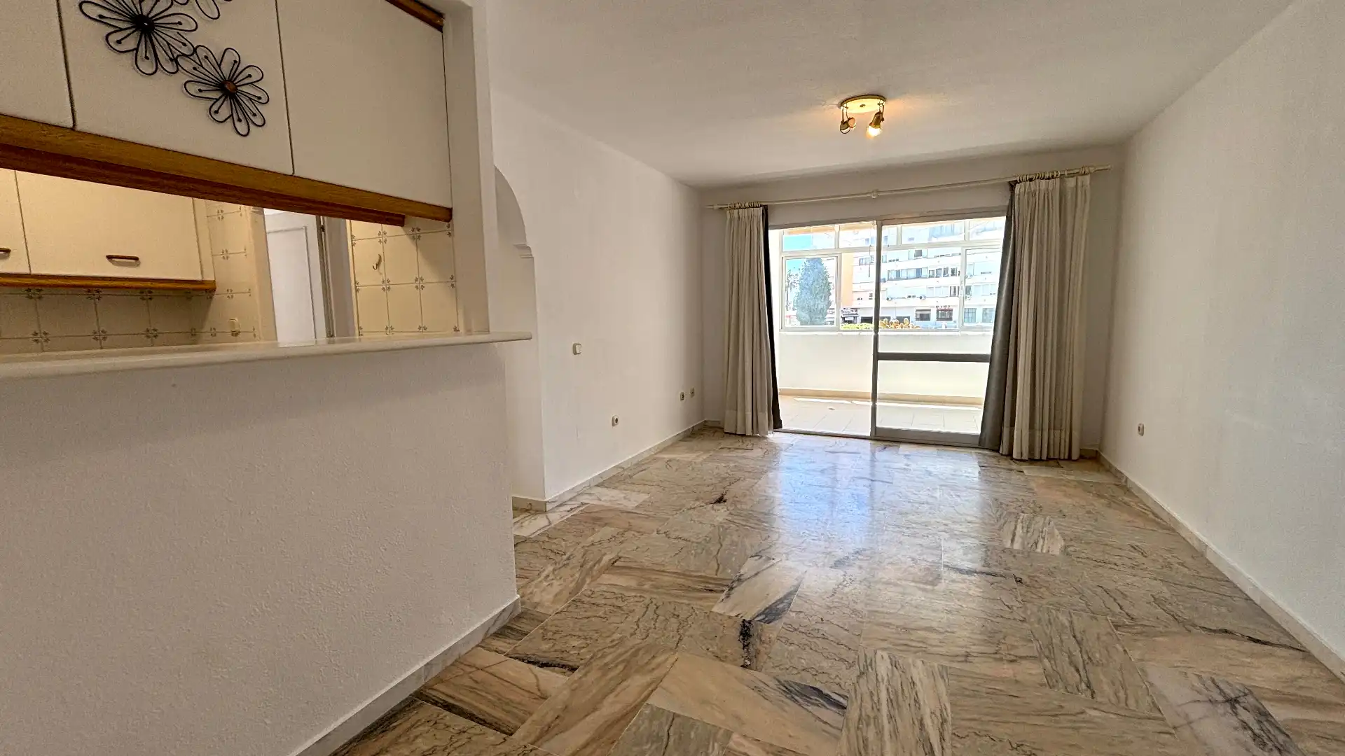 Vista exterior de Piso en venta en Benalmádena con Terraza, Horno y Lavadora