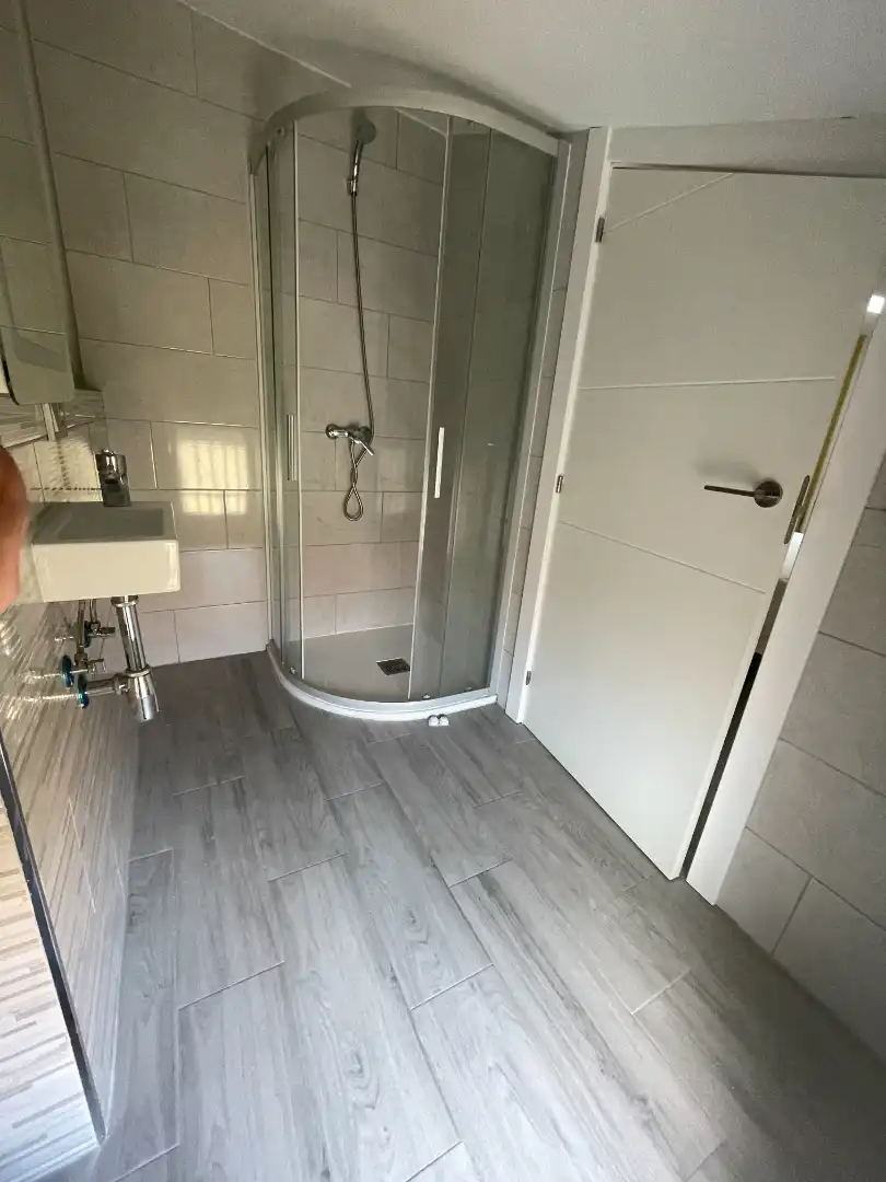 Badezimmer von Wohnung zur Miete in Trujillo mit Klimaanlage, Heizung und Abstellraum