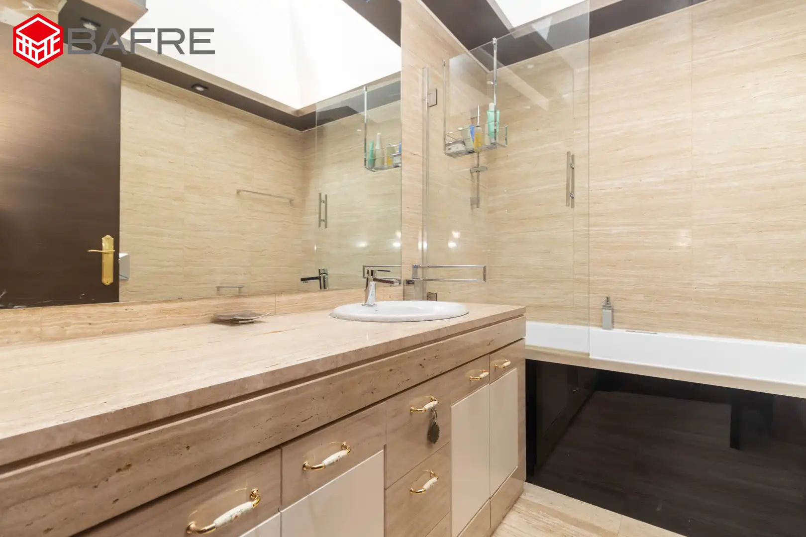 Bathroom of Houses for sale in Pozuelo de Alarcón  with Air Conditioner, Private garden and Storage room