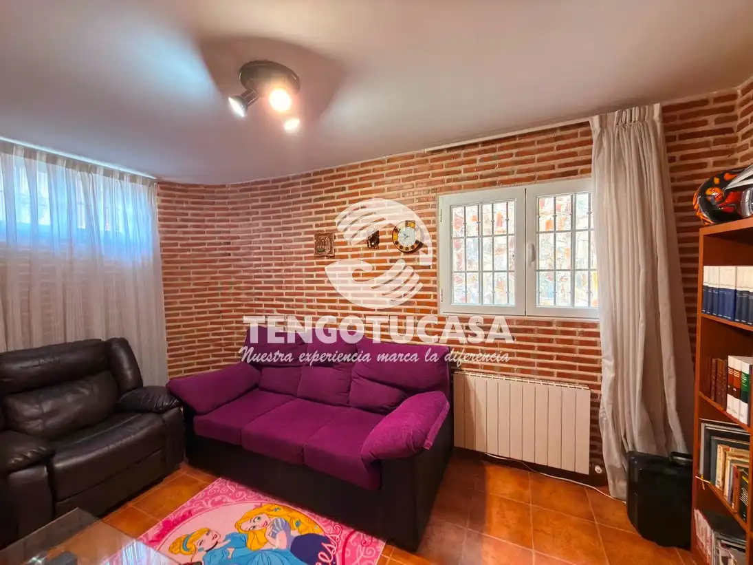 Sala de estar de Casa o chalet en venta en Bargas con Aire acondicionado, Calefacción y Jardín privado