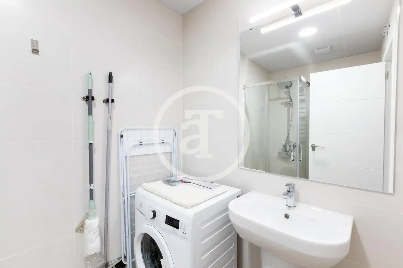 Baño de Estudio de alquiler en Madrid con Calefacción, Amueblado y Horno