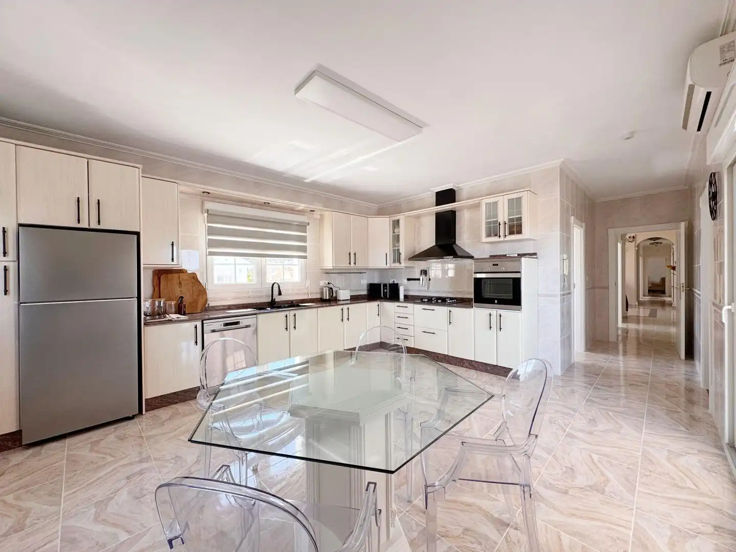 Cocina de Casa o chalet de alquiler en La Nucia con Aire acondicionado, Jardín privado y Piscina