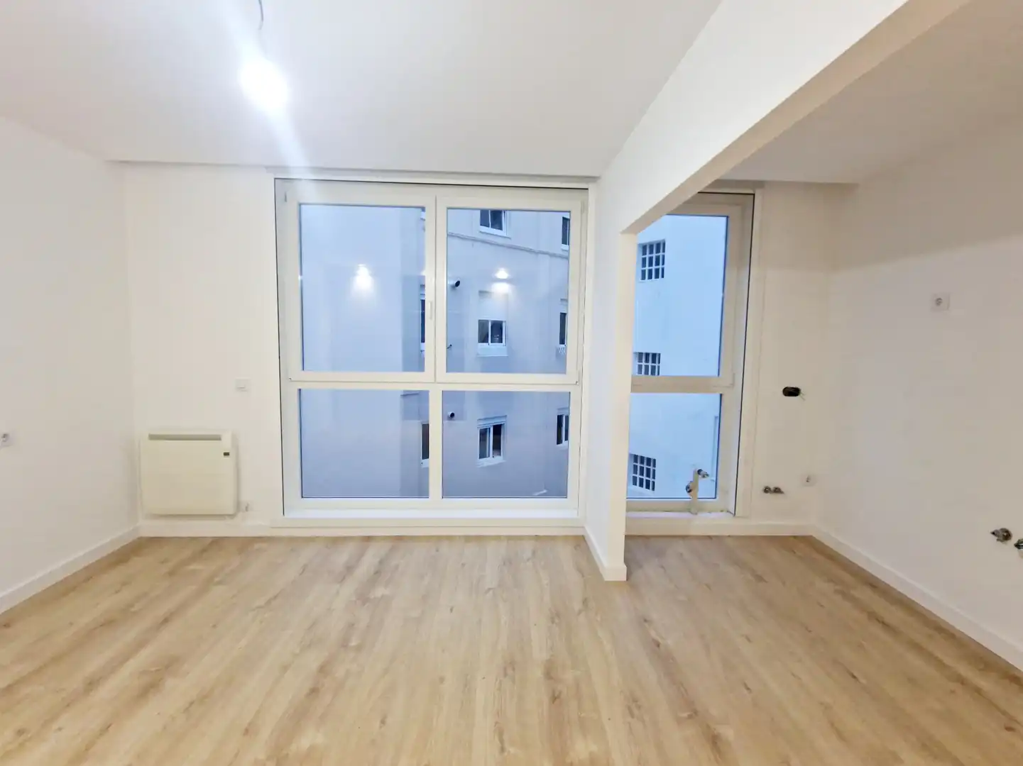 Schlafzimmer von Dachboden zum Verkauf in A Coruña Capital  mit Heizung, Ofen und Waschmaschine