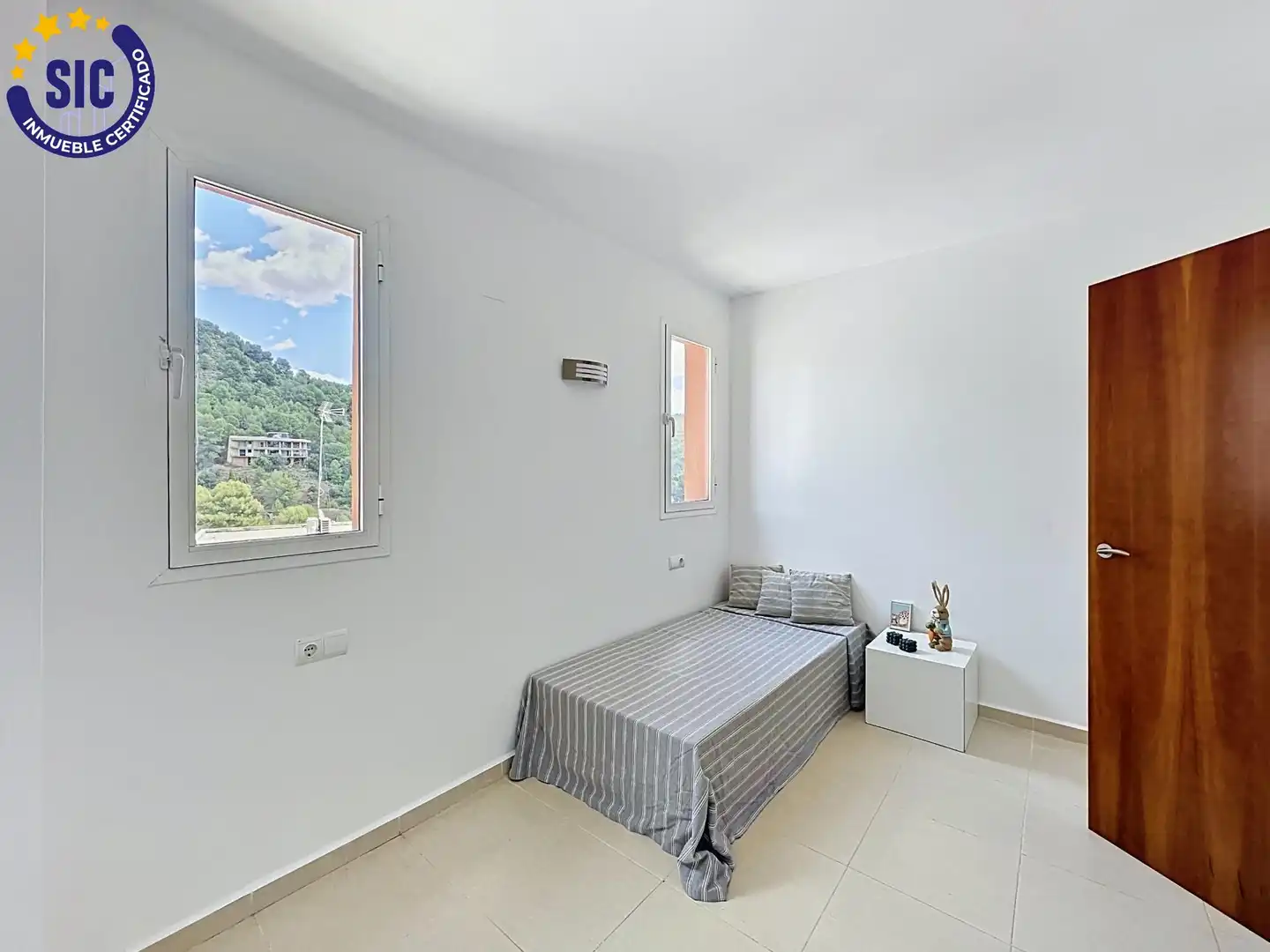 Habitación de Casa adosada en venta en Serra con Jardín privado, Terraza y Piscina comunitaria