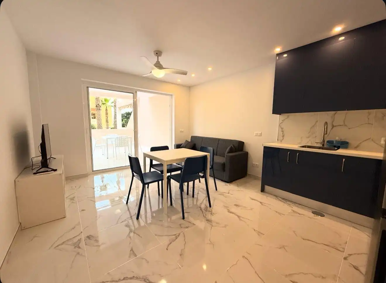 Sala d'estar de Apartament de lloguer en Arona amb Terrassa i Piscina comunitària