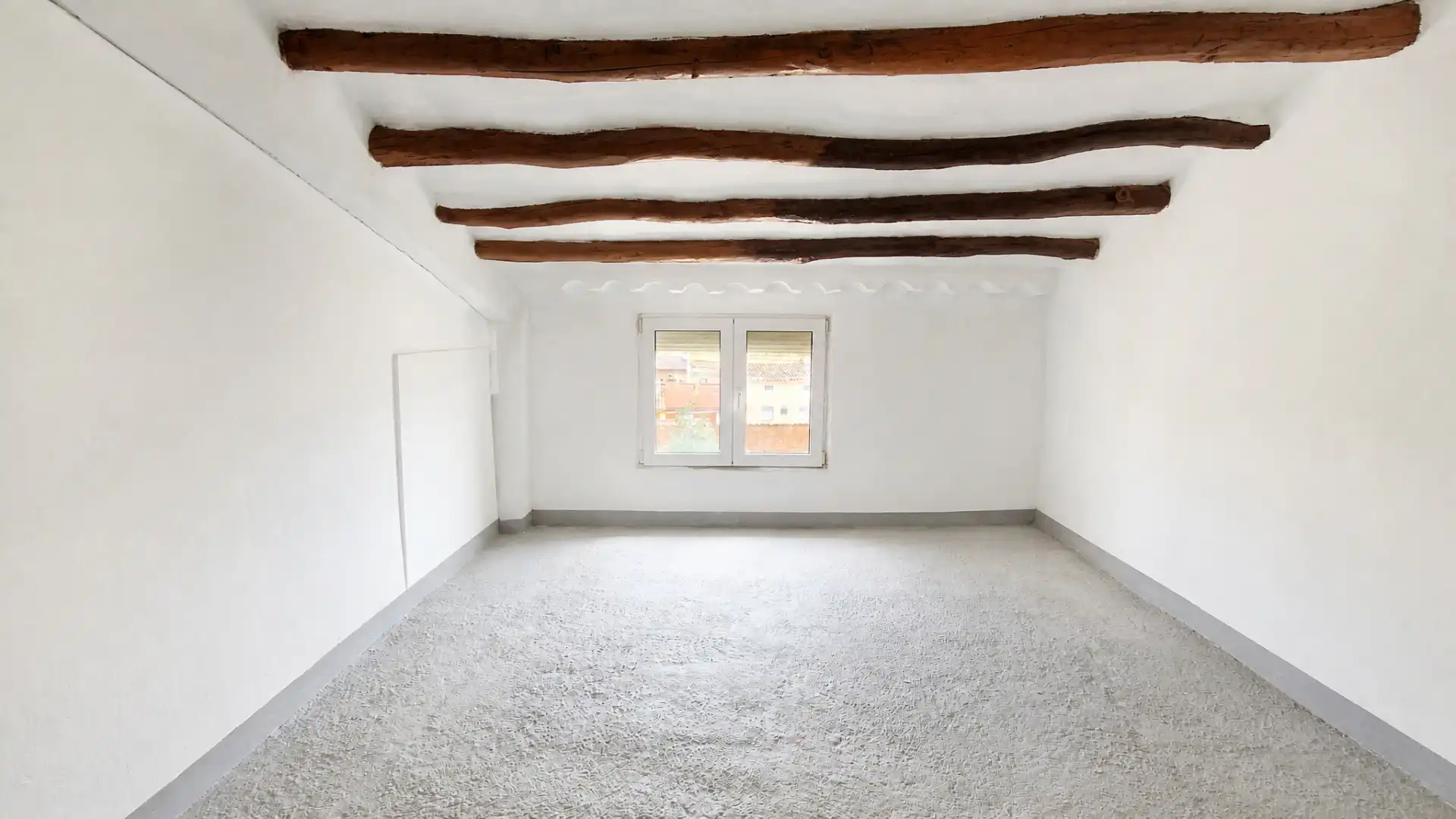 Sala d'estar de Casa adosada en venda en Alloza amb Calefacció, Parquet i Moblat