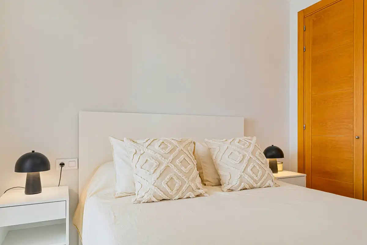 Habitación de Apartamento en venta en Fuengirola con Aire acondicionado, Amueblado y Piscina comunitaria