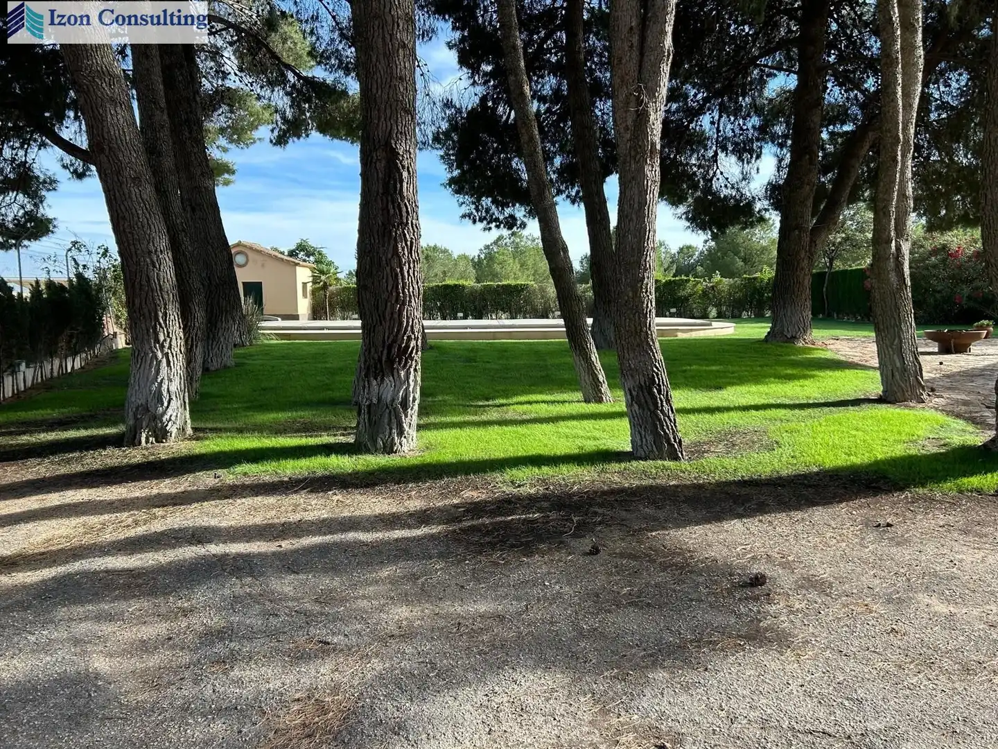 Aparcament de Casa o xalet en venda en Villarrobledo amb Aire condicionat, Calefacció i Piscina