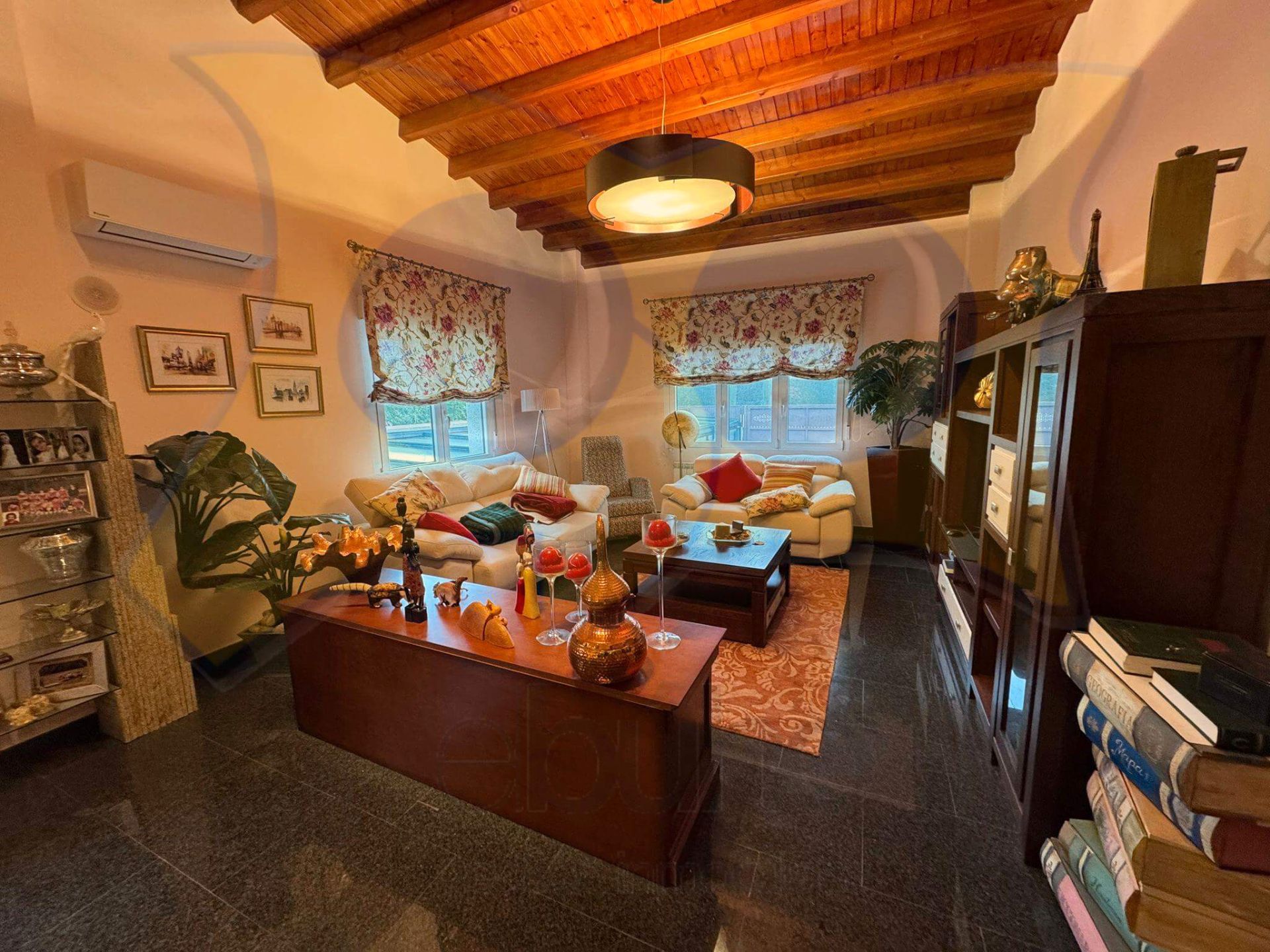 Sala d'estar de Casa o xalet de lloguer en Carbajosa de la Sagrada amb Aire condicionat, Calefacció i Jardí privat