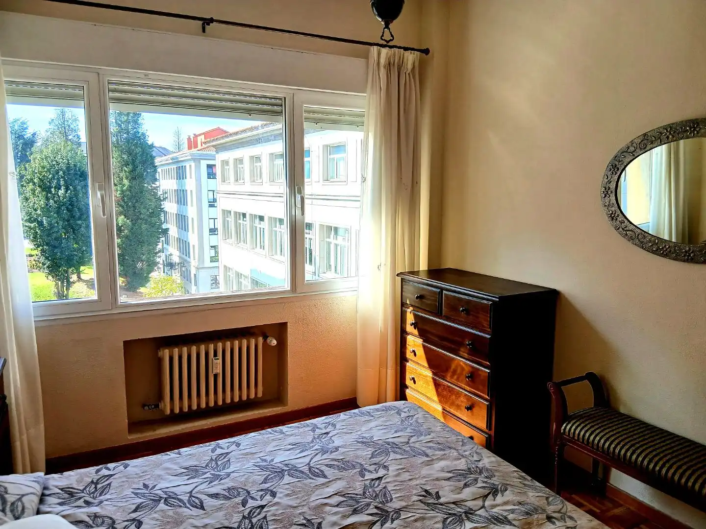 Habitación de Piso en venta en Oviedo  con Balcón