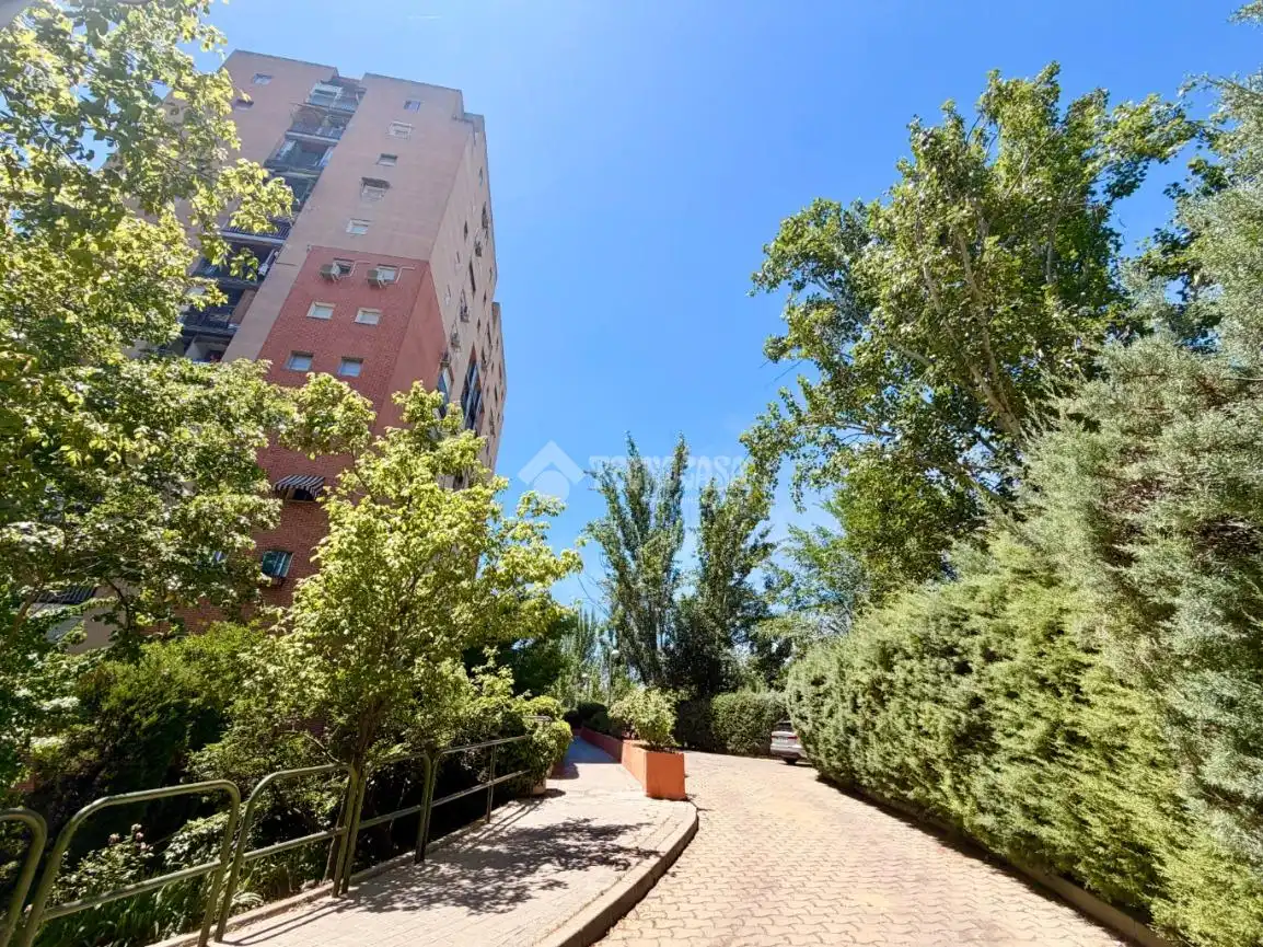 Außenansicht von Wohnung zum Verkauf in Madrid mit Klimaanlage, Heizung und Terrasse
