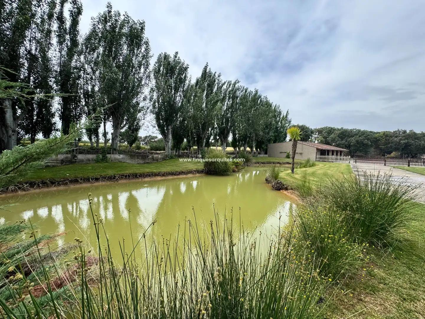 Vista exterior de Casa o xalet en venda en Binéfar amb Aire condicionat, Calefacció i Jardí privat