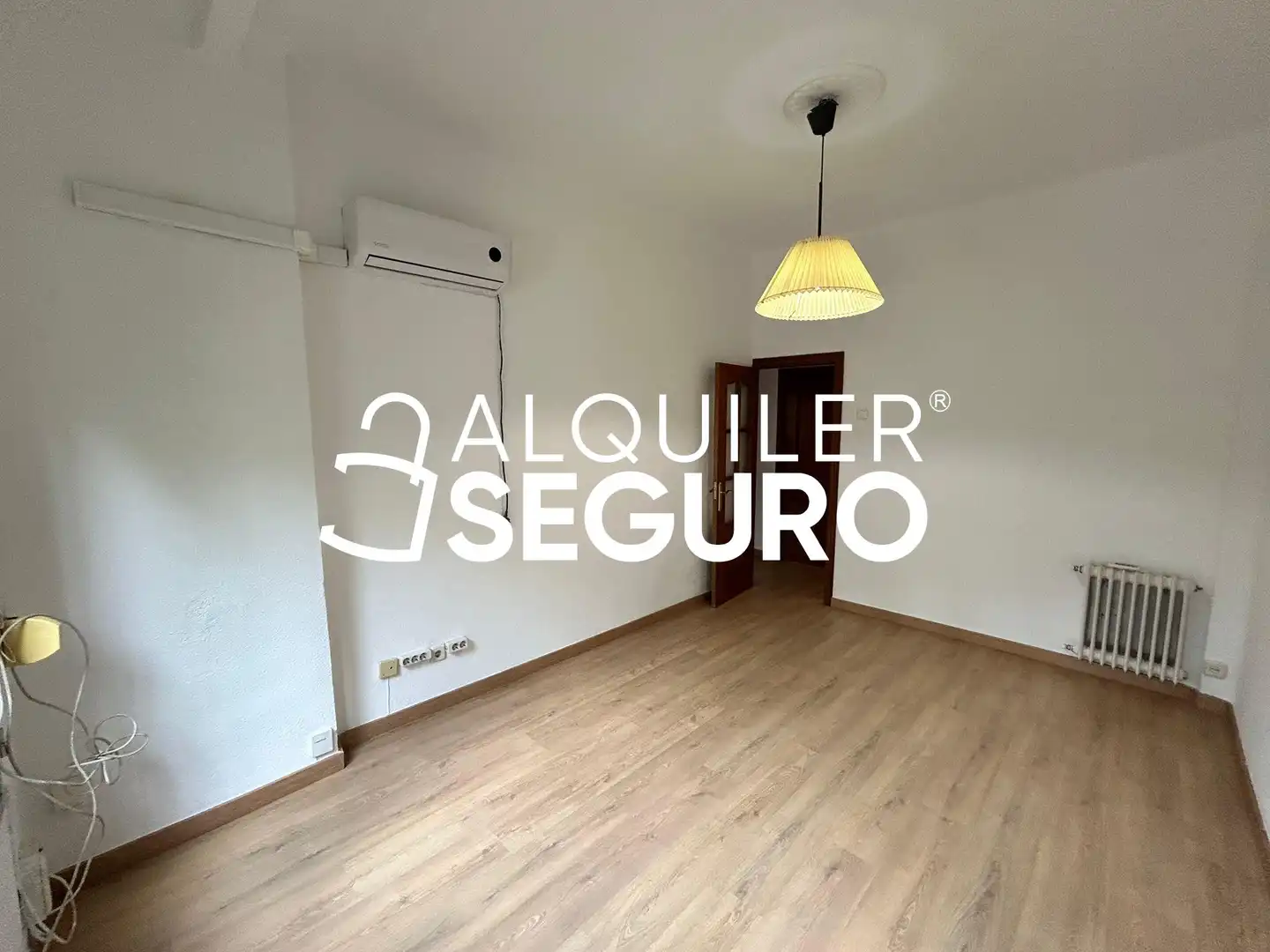 Bedroom of Flat for rent in Madrid  with Air Conditioner and Heating