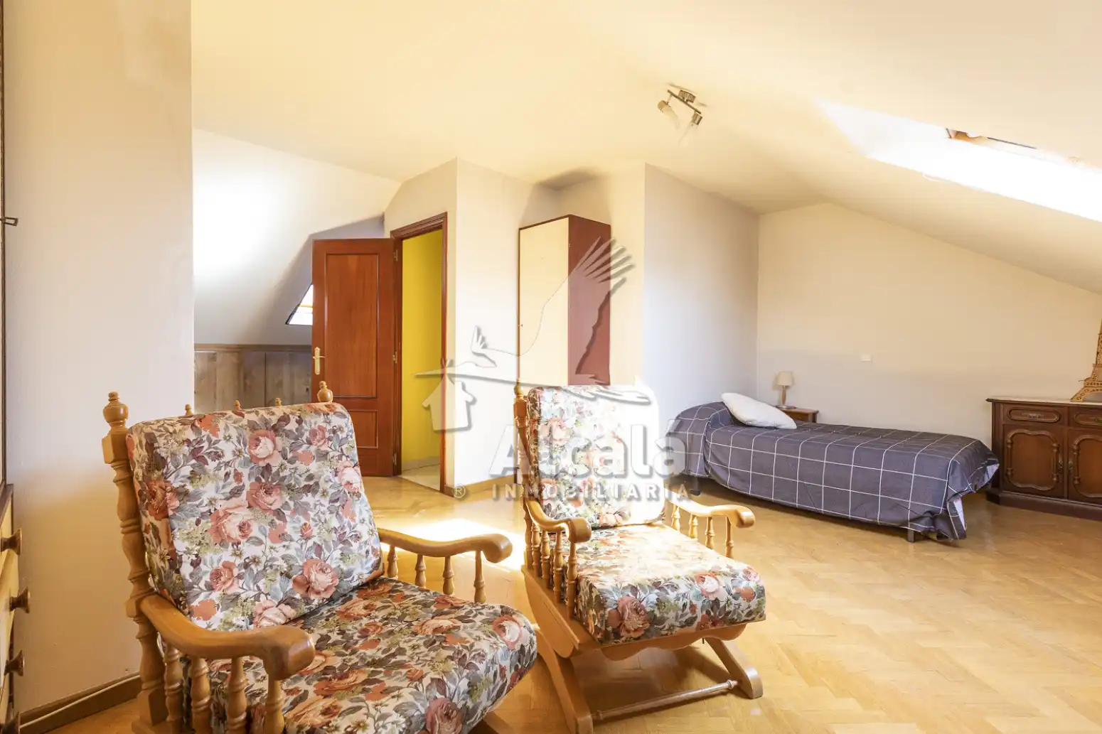 Schlafzimmer von Einfamilien-Reihenhaus zum Verkauf in Alcalá de Henares mit Heizung, Parkett und Schwimmbad