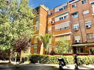 Piso con balcón en venta en Moratalaz