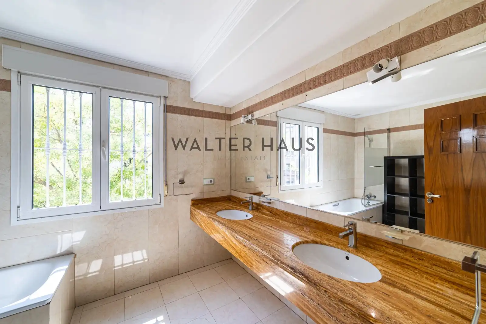 Baño de Casa o chalet en venta en Madrid con Aire acondicionado, Jardín privado y Terraza