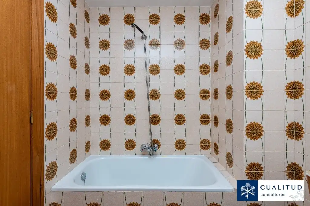Baño de Piso en venta en Castellón de la Plana / Castelló de la Plana con Balcón