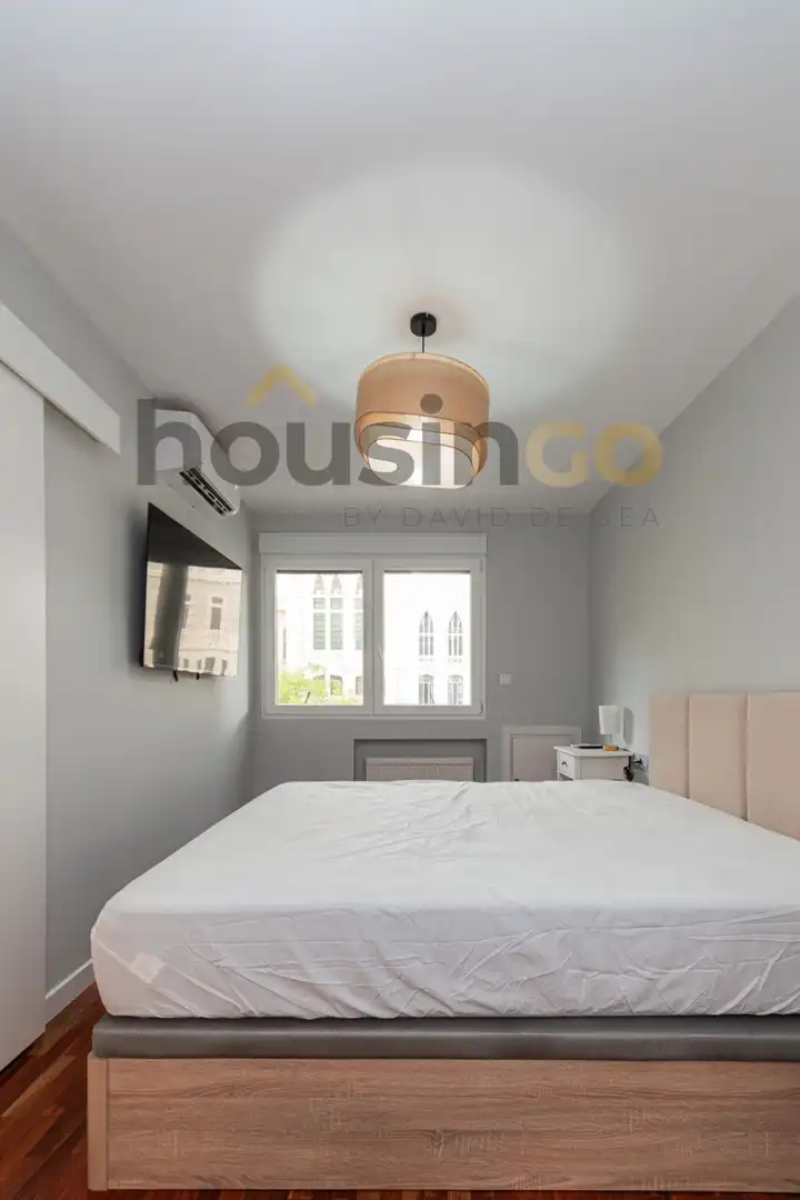 Bedroom of Flat for rent in Madrid  with Air Conditioner, Heating and Terrace