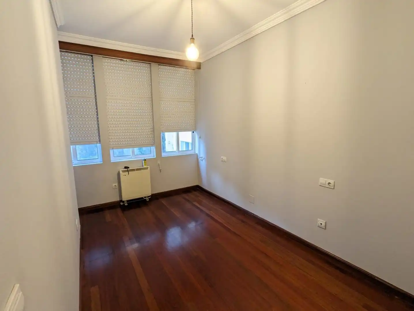 Bedroom of Flat for rent in Ferrol  with Heating, Parquet flooring and Furnished