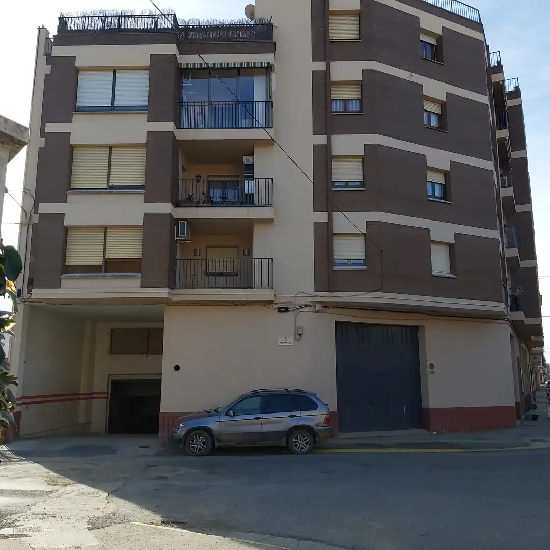 Aparcamiento con ascensor en venta en 27 de Gener