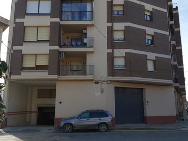 Aparcament amb ascensor en venda a 27 de Gener