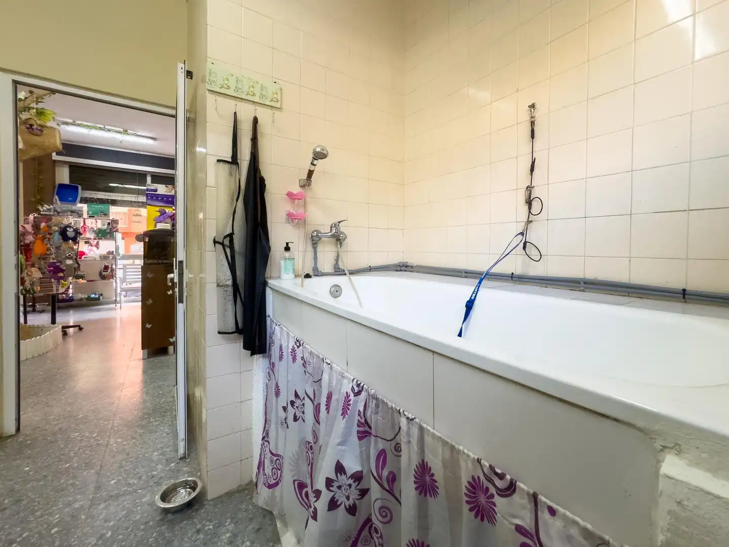 Baño de Local de alquiler en Santa Cruz de Tenerife con Aire acondicionado y Amueblado