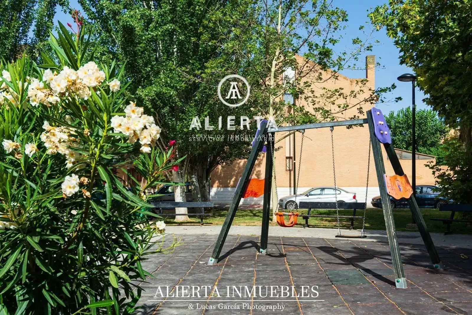 Vista exterior de Casa o xalet en venda en Zaragoza amb Aire condicionat, Calefacció i Traster