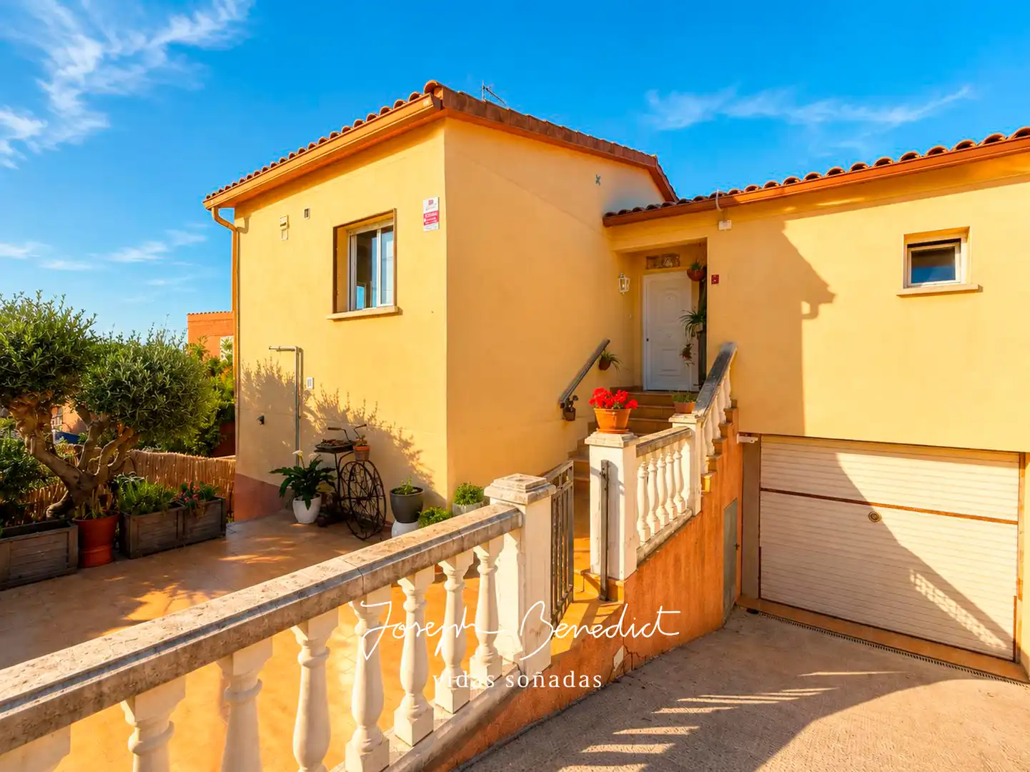 Vista exterior de Casa o xalet en venda en Calafell amb Aire condicionat, Calefacció i Jardí privat
