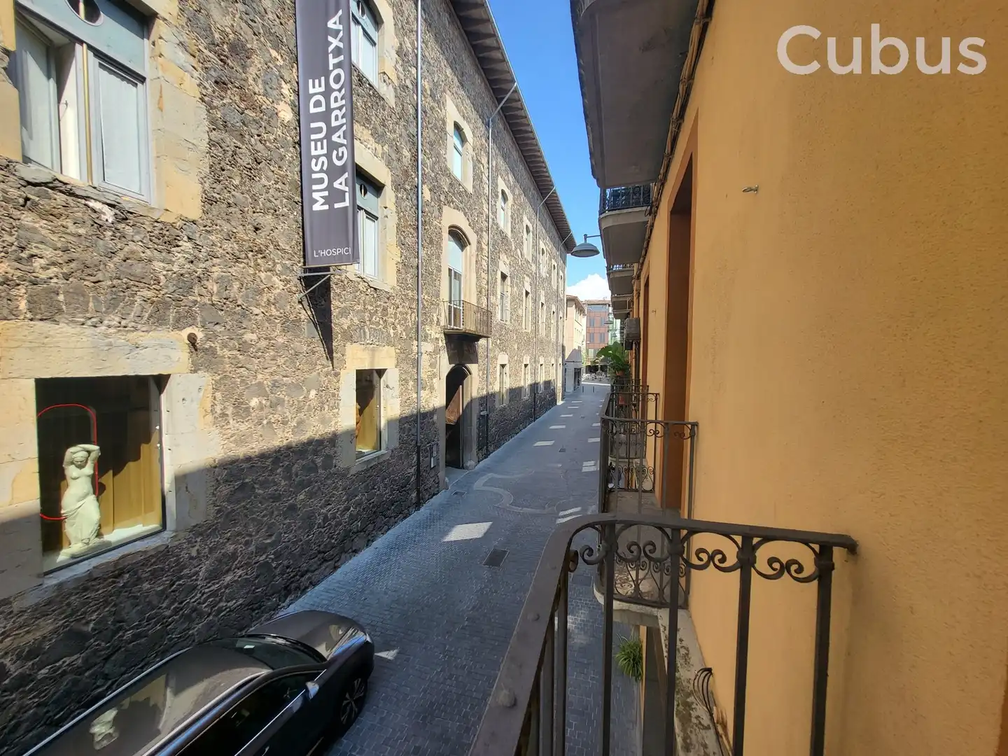 Vista exterior de Piso en venta en Olot con Terraza y Balcón