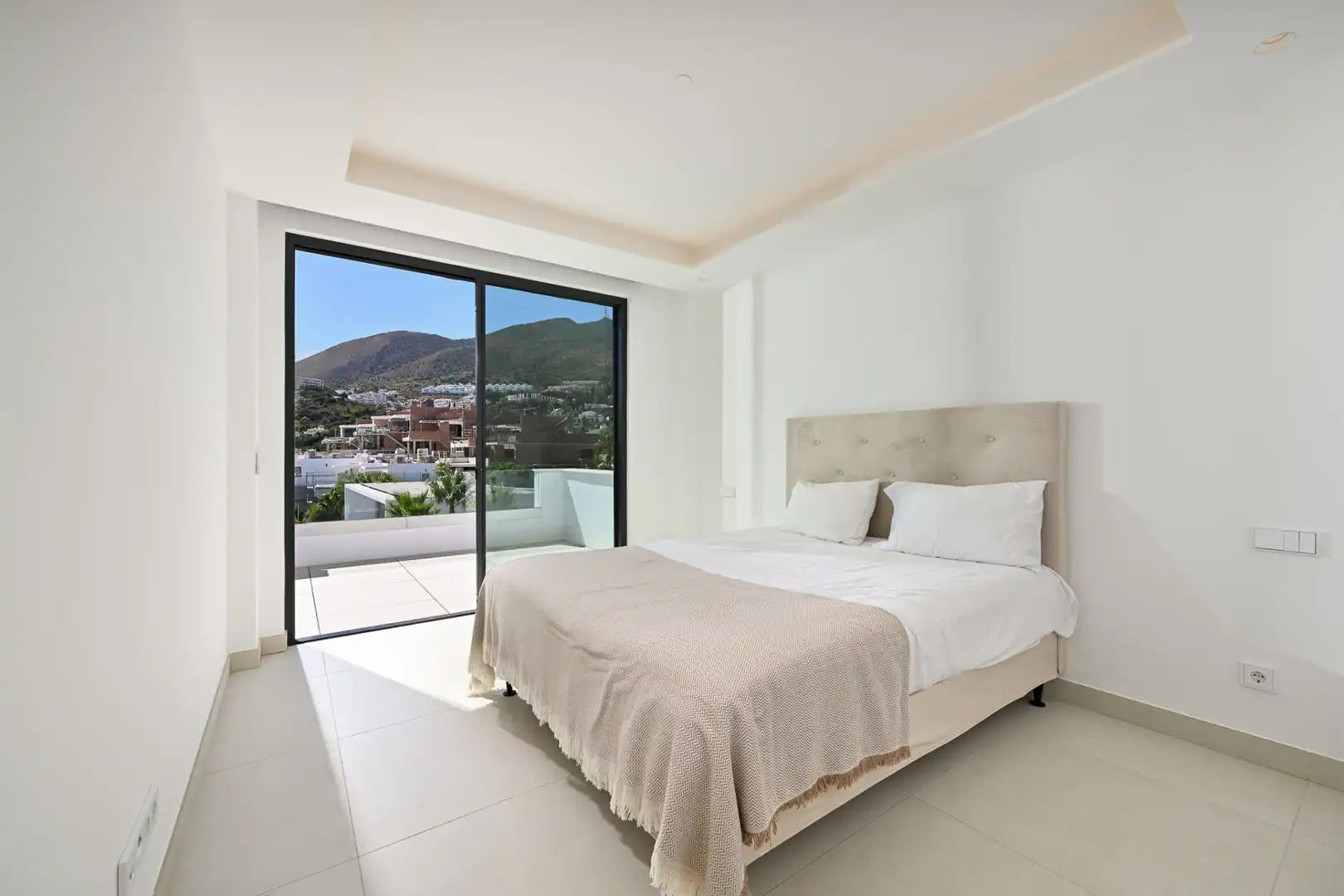 Bedroom of Houses for sale in Benalmádena  with Air Conditioner, Terrace and Storage room