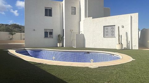 Villa de 2 dormitorios con piscina y vistas al mar en venta en Mojacar playa