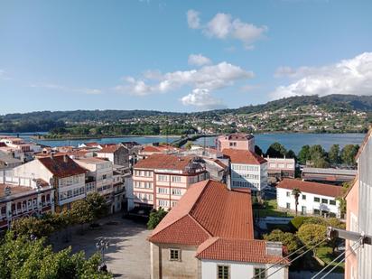 Vista exterior de Pis en venda en Pontedeume amb Balcó