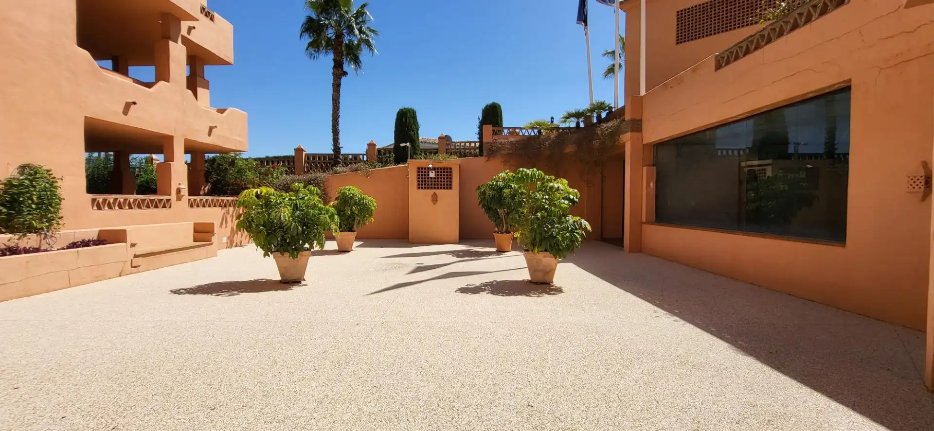 Terrassa de Apartament en venda en Benahavís amb Aire condicionat, Calefacció i Jardí privat