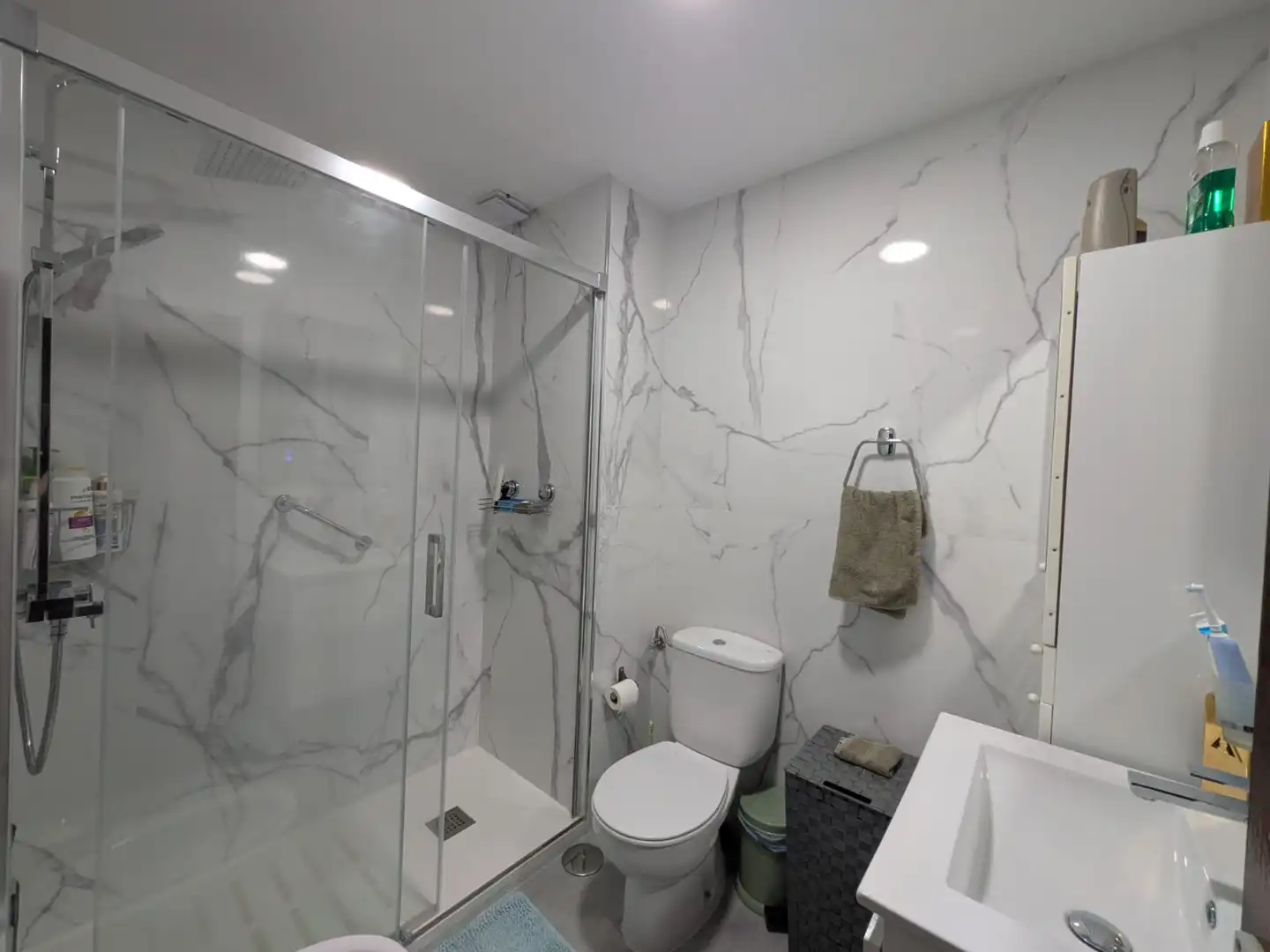 Baño de Piso en venta en Antequera con Aire acondicionado, Terraza y Amueblado