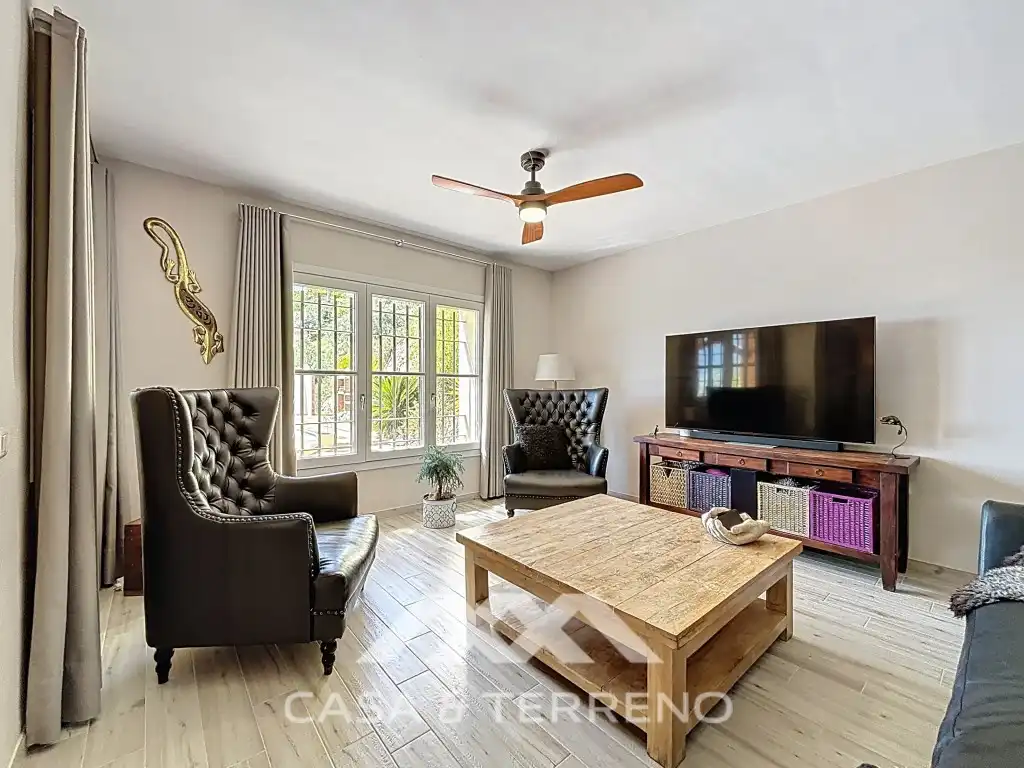 Sala d'estar de Casa o xalet en venda en Alcaucín amb Aire condicionat, Terrassa i Piscina