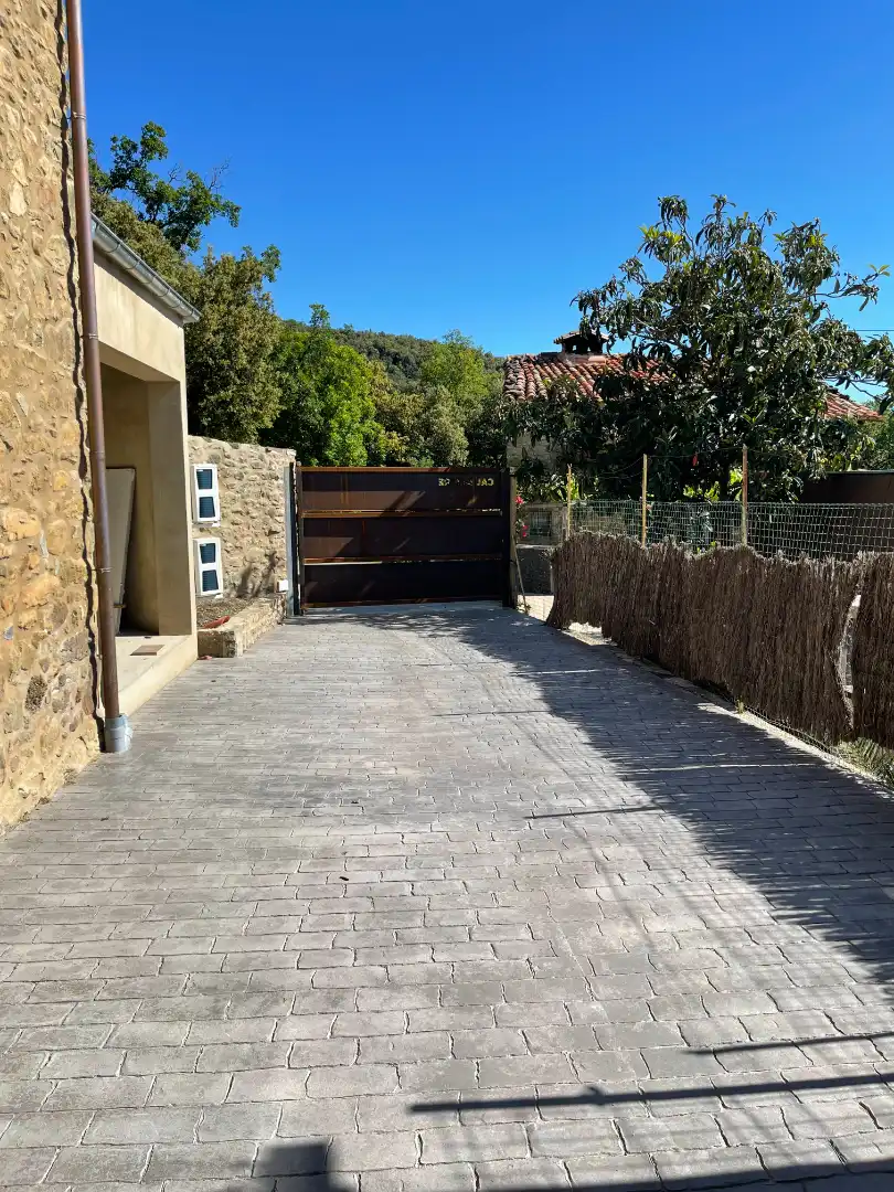 Exterior view of Houses for rent in La Vall d'en Bas  with Air Conditioner, Heating and Private garden